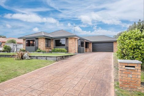 Photo of property in 16 Kotuku Drive, Paraparaumu Beach, Paraparaumu, 5032