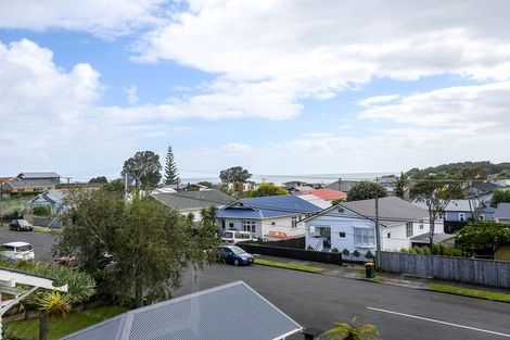 Photo of property in 12 Kitchener Terrace, Moturoa, New Plymouth, 4310