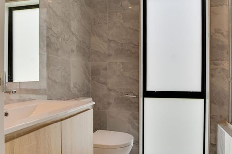 Photo of property in 4/21 Akoranga Drive, Northcote, Auckland, 0627