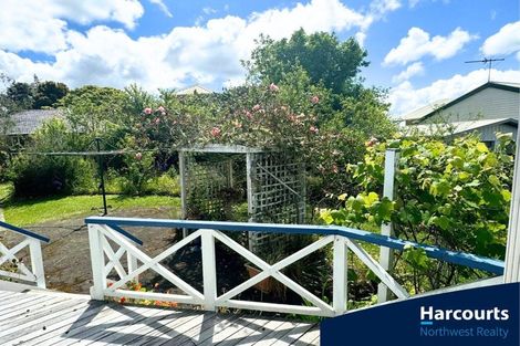 Photo of property in 1 Denver Avenue, Sunnyvale, Auckland, 0612