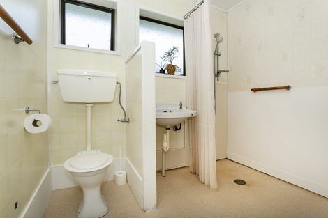 Photo of property in 2/20 Gladys Avenue, Glenfield, Auckland, 0629