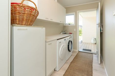 Photo of property in 450 Te Moana Road, Waikanae, 5036