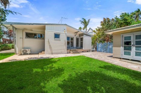 Photo of property in 500 East Coast Road, Windsor Park, Auckland, 0630