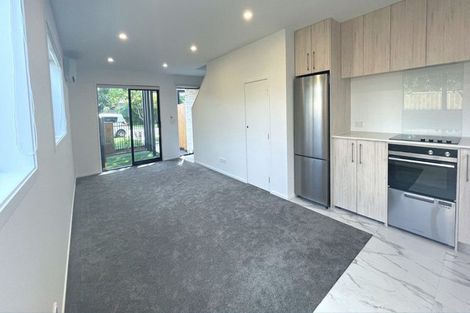 Photo of property in 4/137 Tirimoana Road, Te Atatu South, Auckland, 0602