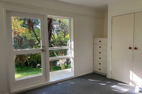 Photo of property in 28 Woodhouse Avenue, Karori, Wellington, 6012