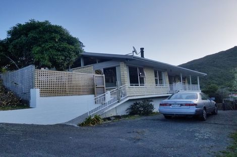 Photo of property in 7 Angle Street, Picton, 7220