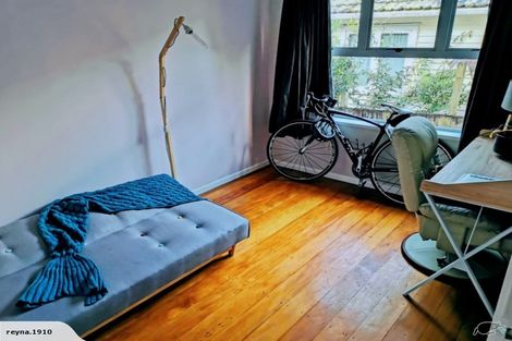 Photo of property in 17 Golf Road, New Lynn, Auckland, 0600