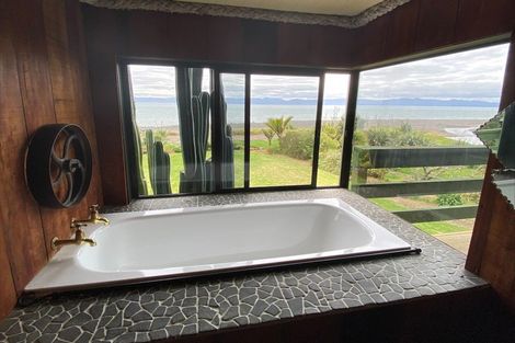 Photo of property in 1736 East Coast Road, Whakatiwai, Miranda, 2473