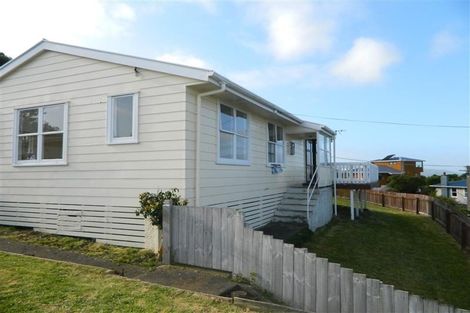 Photo of property in 2 Rakihau Place, Titahi Bay, Porirua, 5022