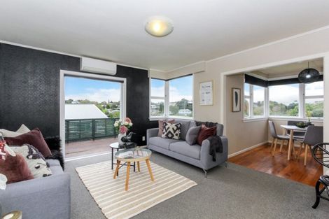 Photo of property in 10 Carlton Terrace, Westown, New Plymouth, 4310