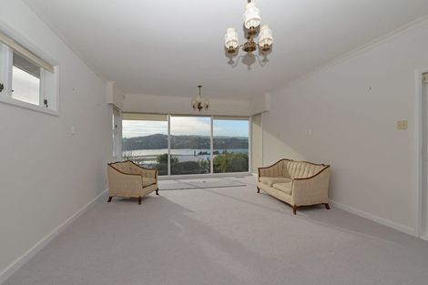 Photo of property in 49 Seaview Road, Paremata, Porirua, 5024