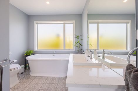 Photo of property in 45 Highlands Drive, Waipawa, 4277