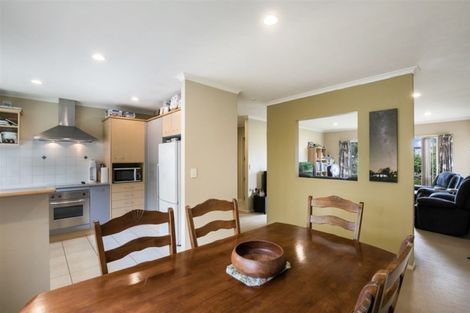 Photo of property in 114 Riverton Drive, Randwick Park, Auckland, 2105
