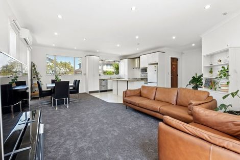 Photo of property in 74 Baverstock Road, Flat Bush, Auckland, 2016