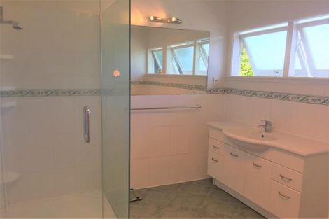 Photo of property in 20 Woodcote Drive, Glenfield, Auckland, 0629