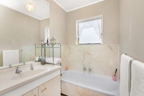 Photo of property in 8a Primrose Street, Raglan, 3225