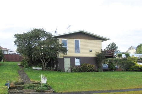 Photo of property in 2 Rothesay Place, Dinsdale, Hamilton, 3204