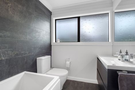 Photo of property in 9 Guernsey Place, Fitzherbert, Palmerston North, 4410