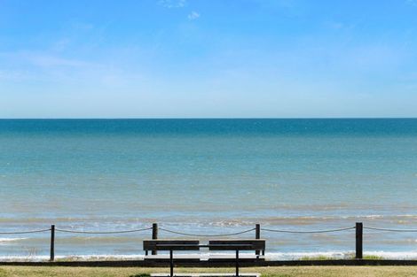 Photo of property in 104 Marine Parade, Paraparaumu Beach, Paraparaumu, 5032