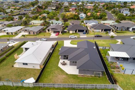 Photo of property in 21 Fairfax Crescent, Pyes Pa, Tauranga, 3112
