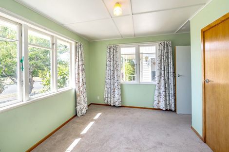 Photo of property in 27 Wavell Crescent, Lansdowne, Masterton, 5810