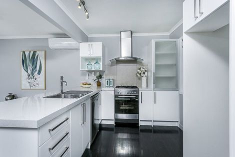 Photo of property in 1/1 Anne Road, Hillcrest, Auckland, 0627