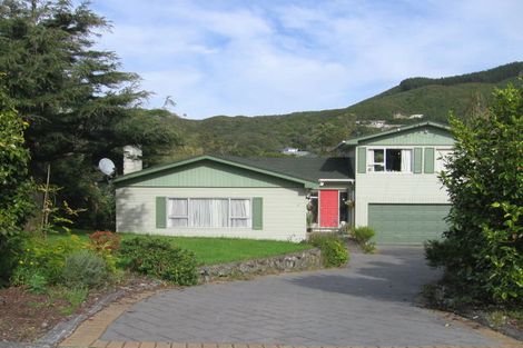 Photo of property in 7 Tui Terrace, Tawa, Wellington, 5028