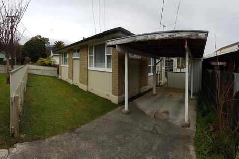 Photo of property in 1/6 Moeraki Road, Maoribank, Upper Hutt, 5018