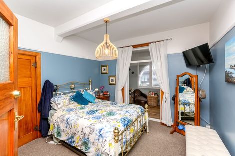 Photo of property in Devonport Apartments, 5/127 Saint Aubyn Street, New Plymouth, 4310