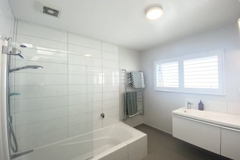 Photo of property in 2/43 Toroa Street, Torbay, Auckland, 0630