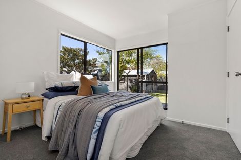 Photo of property in 2/94 Norwood Road, Bayswater, Auckland, 0622