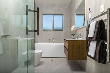 Photo of property in 16 Gilbransen Road, Kumeu, 0810