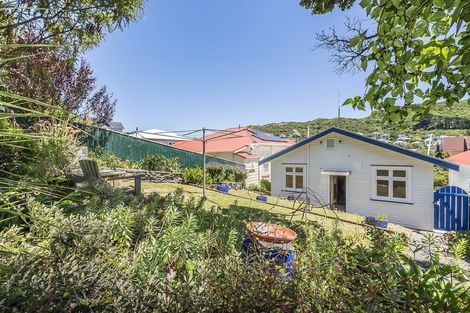 Photo of property in 35 Clyde Street, Island Bay, Wellington, 6023
