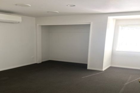 Photo of property in 2/7 Carl Place, Unsworth Heights, Auckland, 0632