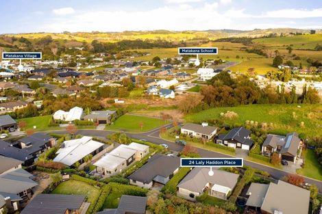 Photo of property in 24 Laly Haddon Place, Matakana, 0985
