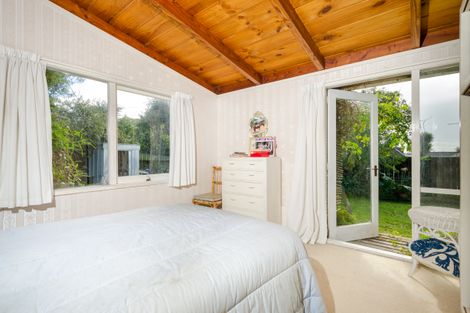 Photo of property in 64 Tiroroa Avenue, Te Atatu South, Auckland, 0610