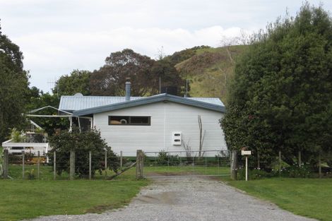 Photo of property in 1 Ocean Beach Road, Tairua, 3508