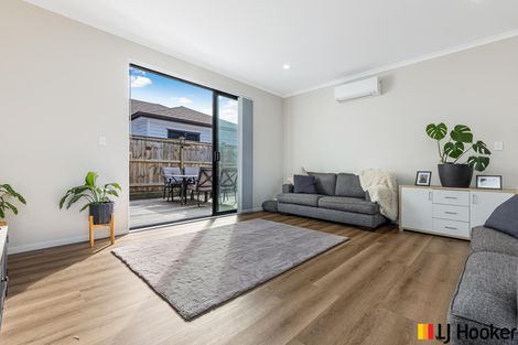 Photo of property in 2 Poutawa Lane, Clarks Beach, 2122