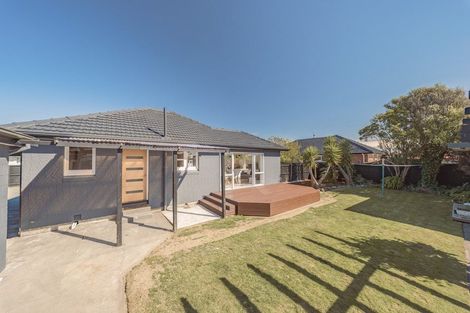 Photo of property in 15 Quebec Place, Wainoni, Christchurch, 8061
