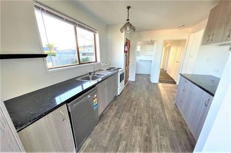 Photo of property in 19 Crompton Road, Massey, Auckland, 0614