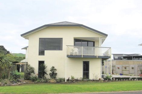 Photo of property in 1 Surf Street, Whitianga, 3510