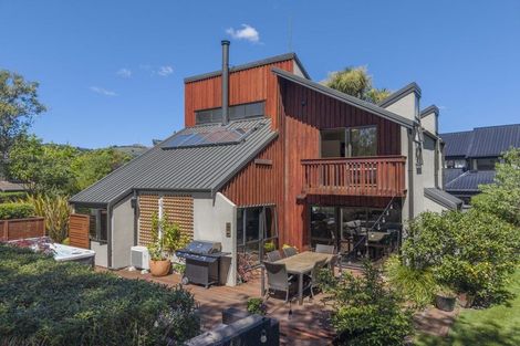 Photo of property in 2 Holmcroft Court, Cracroft, Christchurch, 8022