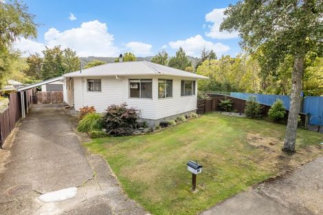 Photo of property in 25 Molloys Road, Te Marua, Upper Hutt, 5018