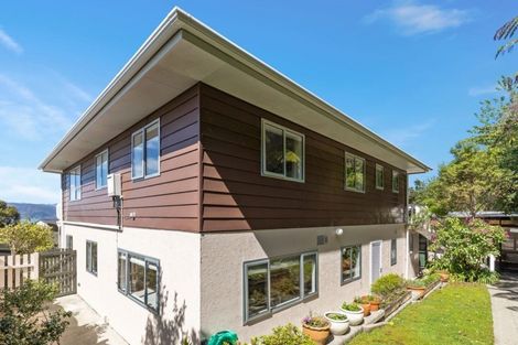 Photo of property in 15 Stanhope Grove, Korokoro, Lower Hutt, 5012