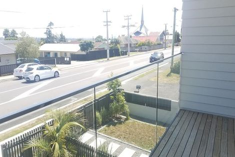 Photo of property in 2/30 West Coast Road, Glen Eden, Auckland, 0602