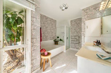 Photo of property in 62a Chatsworth Road, Silverstream, Upper Hutt, 5019