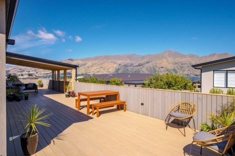 Photo of property in 35 Minaret Ridge, Wanaka, 9305