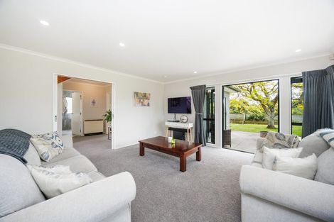 Photo of property in 27 Abby Road, Fitzherbert, Palmerston North, 4410