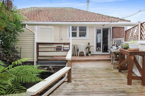 Photo of property in 10 Churchill Crescent, Foxton, 4814