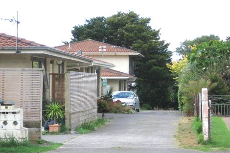 Photo of property in 2/13 Northall Road, New Lynn, Auckland, 0600